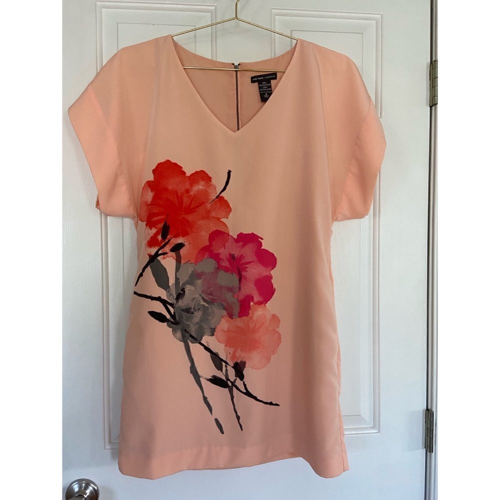 New York & Company peach floral dress size Small